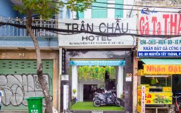 Tran Chau Hotel, Facade